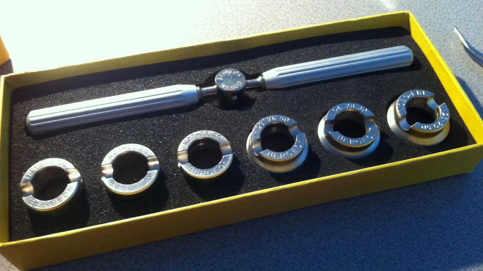 Bergeon No. 5537 case-back key kit with six grooved chucks